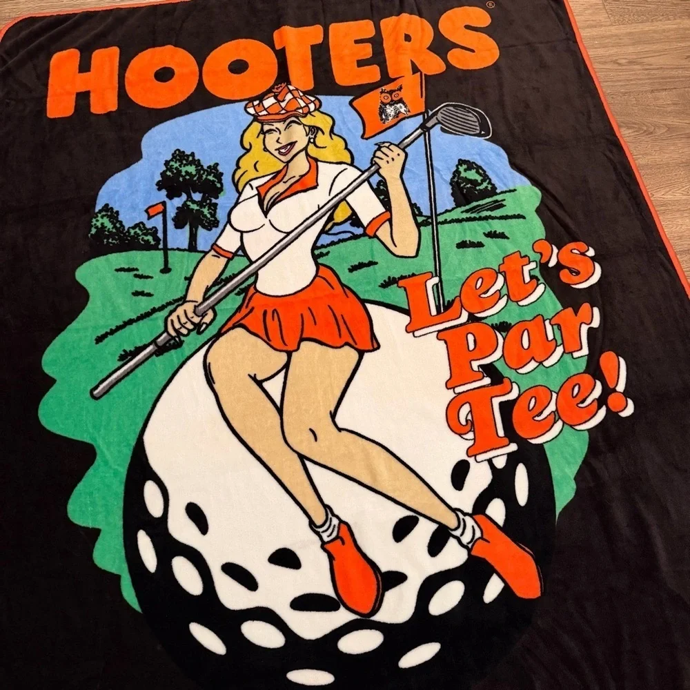 Hooters Par Tee Throw Blanket 50